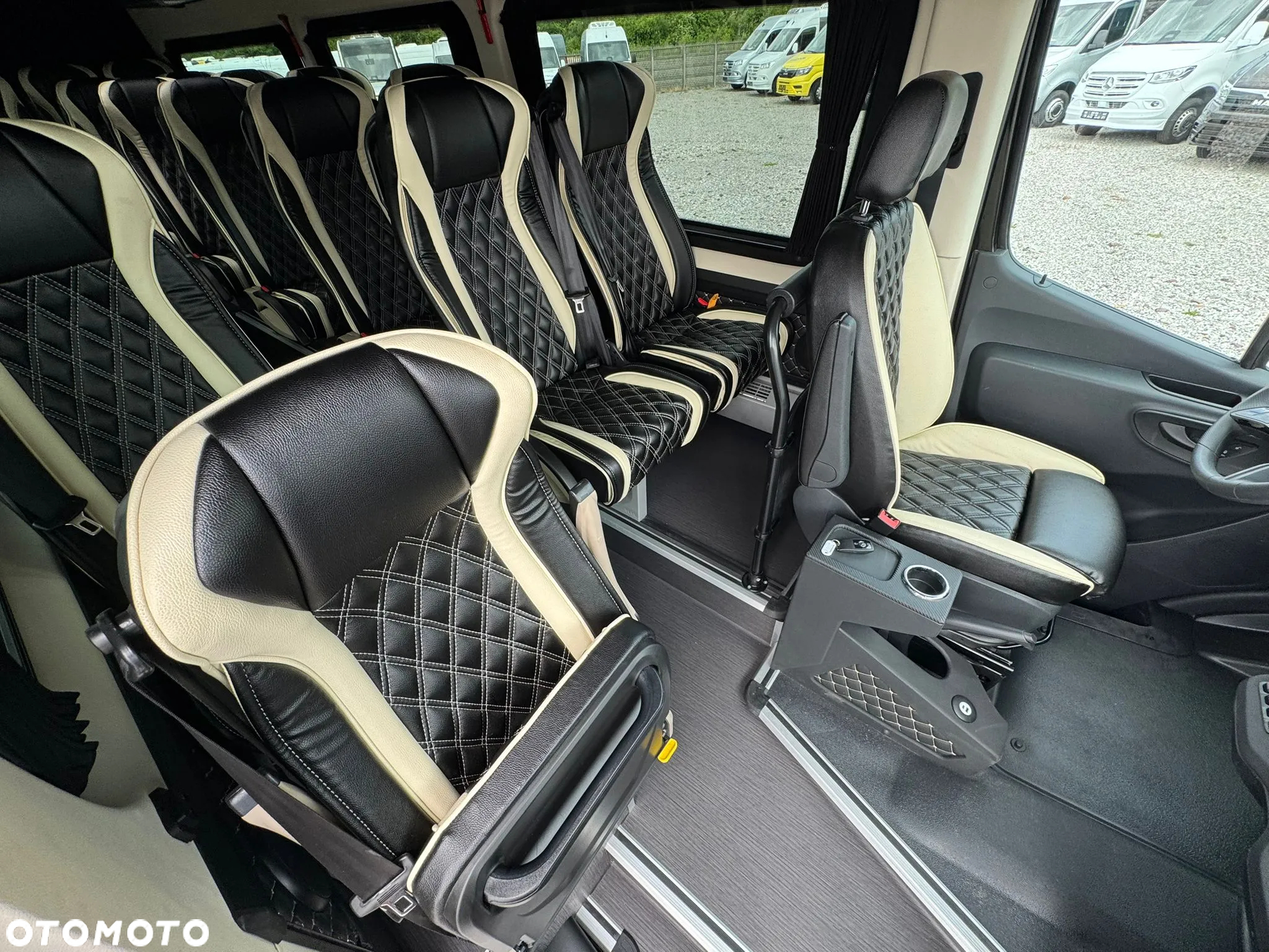 Mercedes-Benz Sprinter 517 - 9