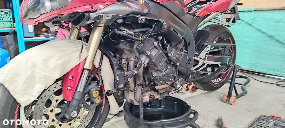 Yamaha R1 - 29