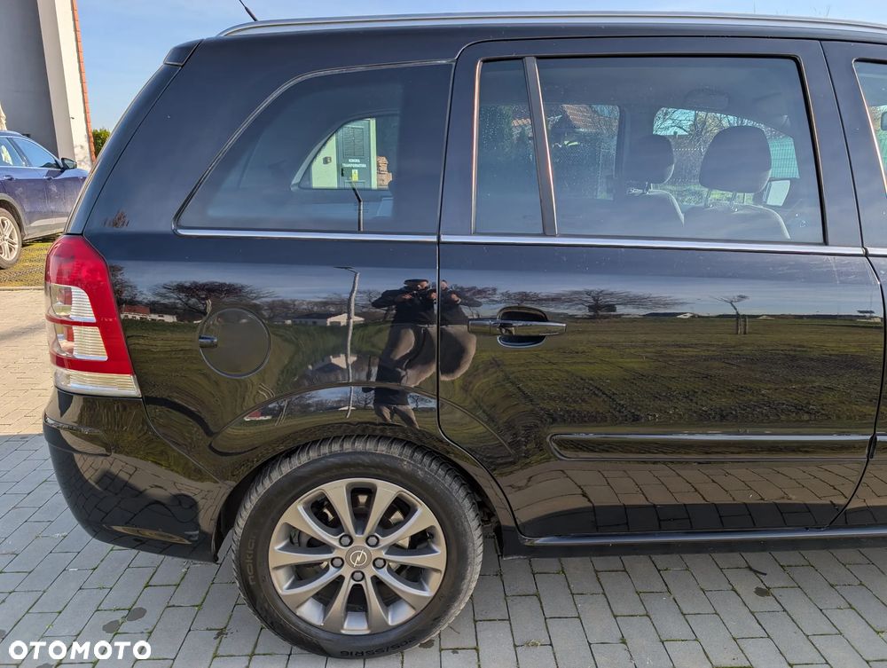 Opel Zafira 1.8 Cosmo - 9
