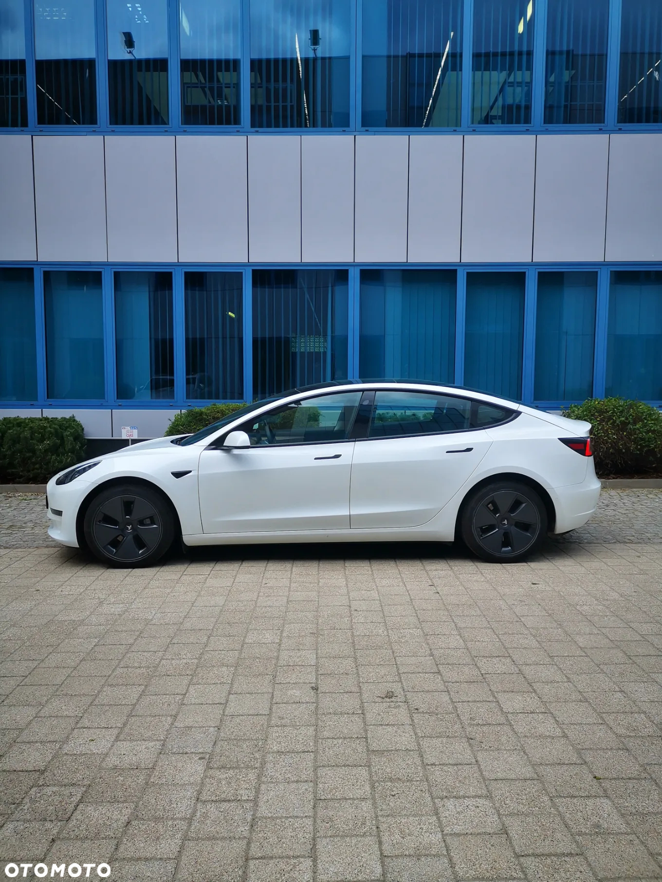 Tesla Model 3 - 4