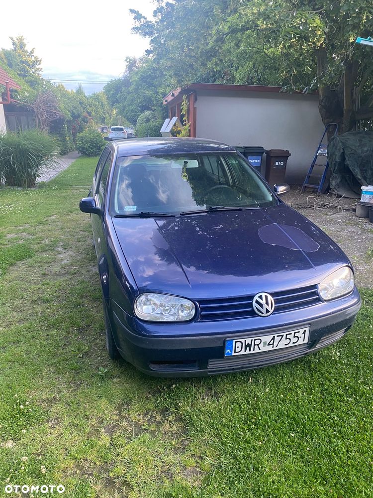 Volkswagen Golf - 1