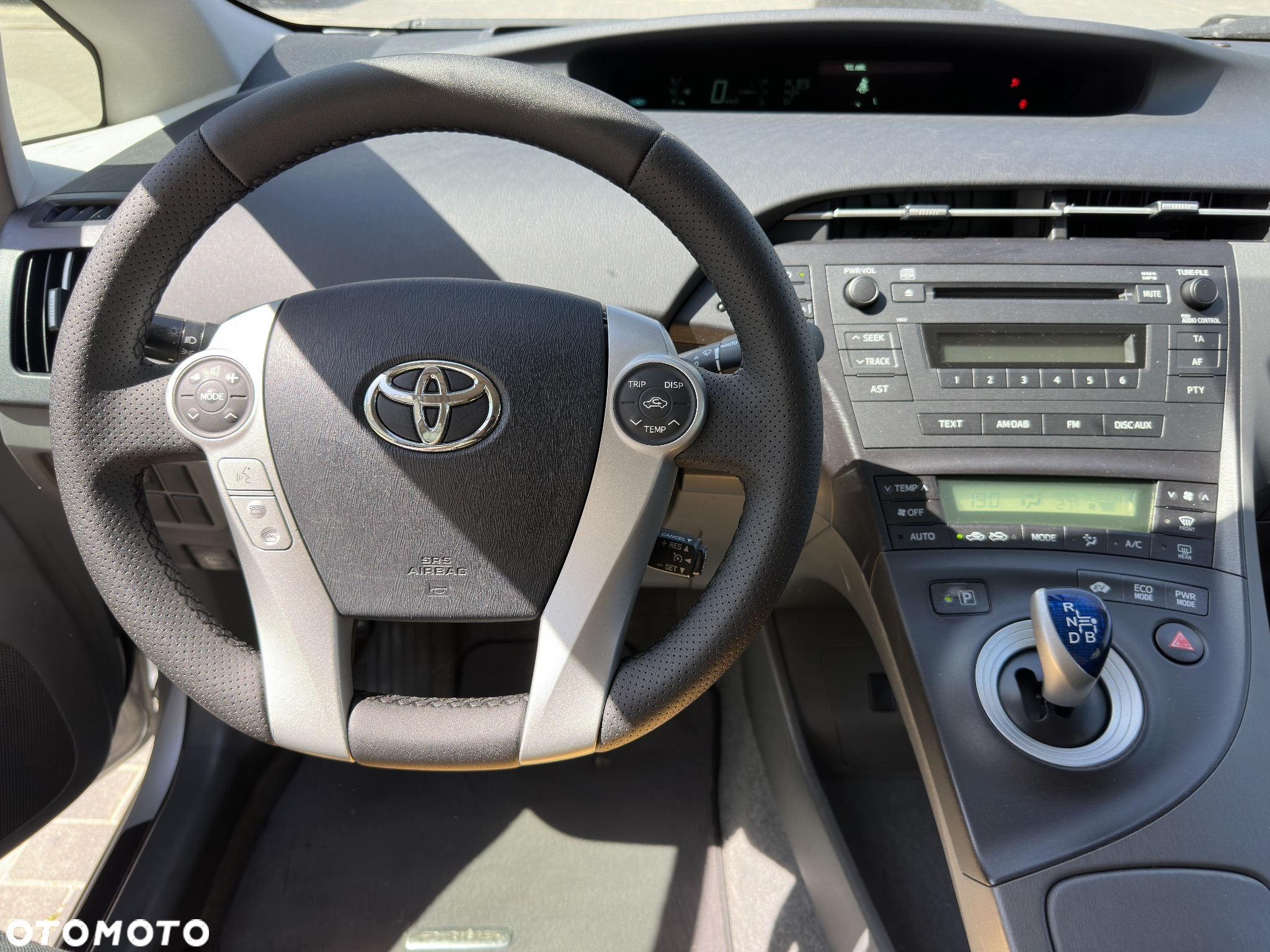 Toyota Prius (Hybrid) Comfort - 11