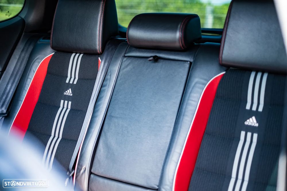 VW Golf 2.0 GTI DSG adidas - 17