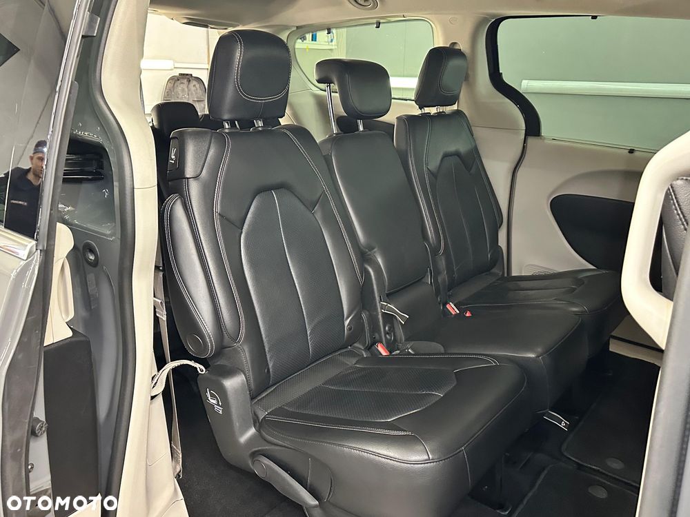 Chrysler Pacifica - 18