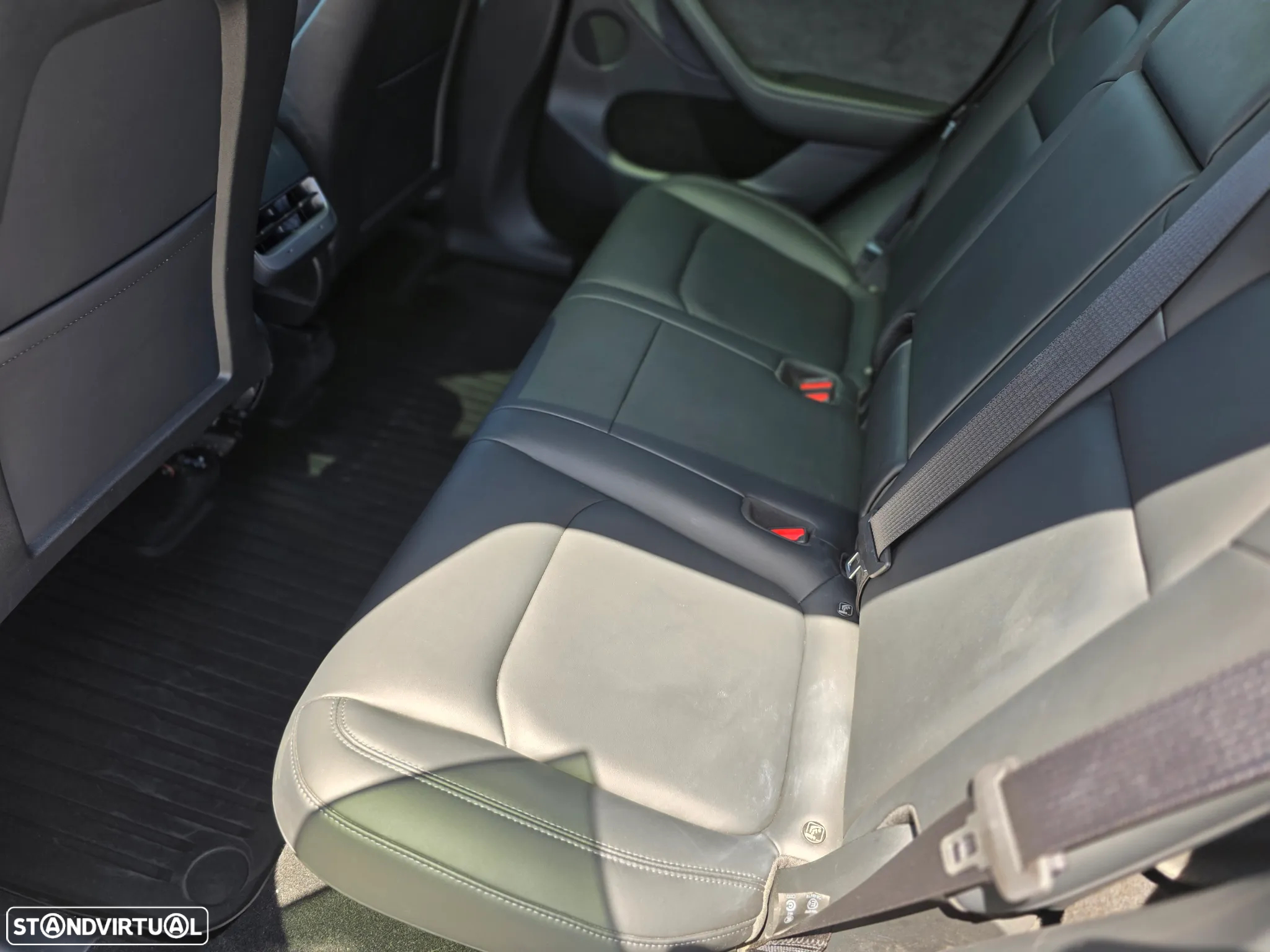 Tesla Model Y Long Range Dual Motor AWD - 15