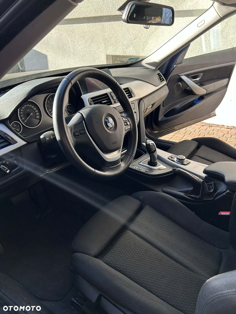 BMW Seria 3 320i xDrive - 10