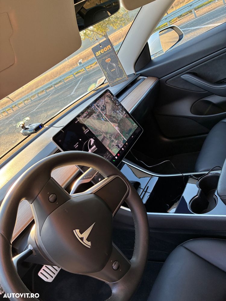 Tesla Model 3 - 9