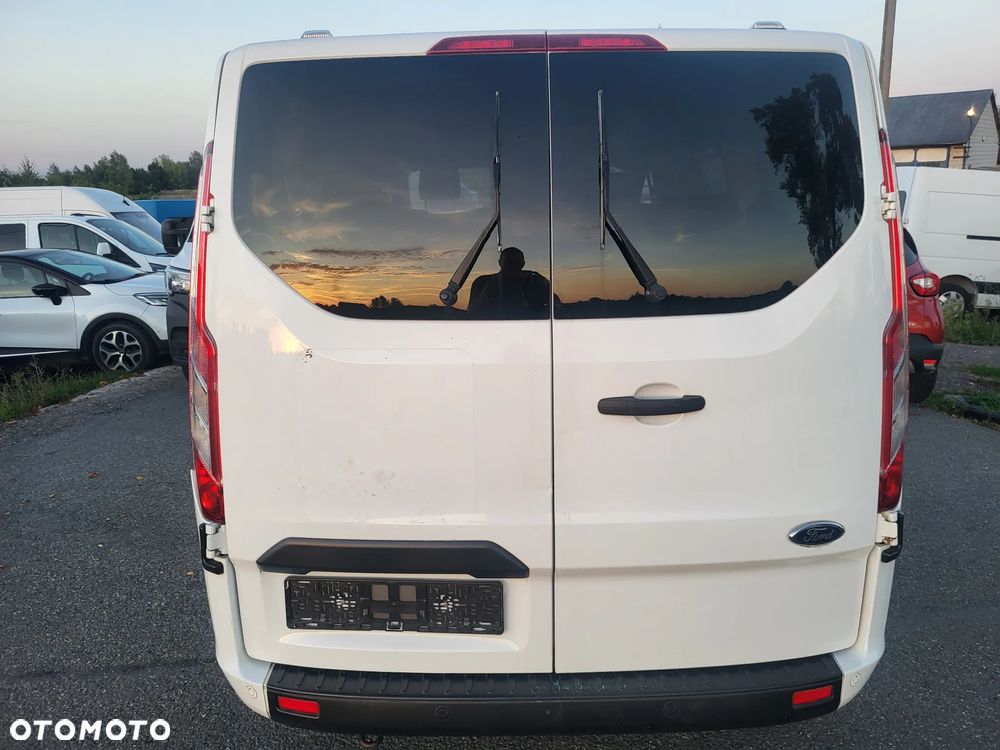Ford Tourneo Custom - 15