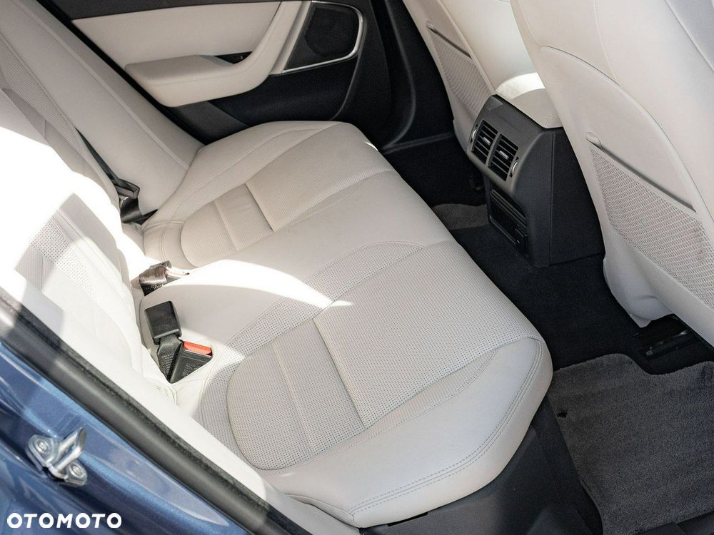 Jaguar XE 2.0 P250 R-Dynamic Black - 30