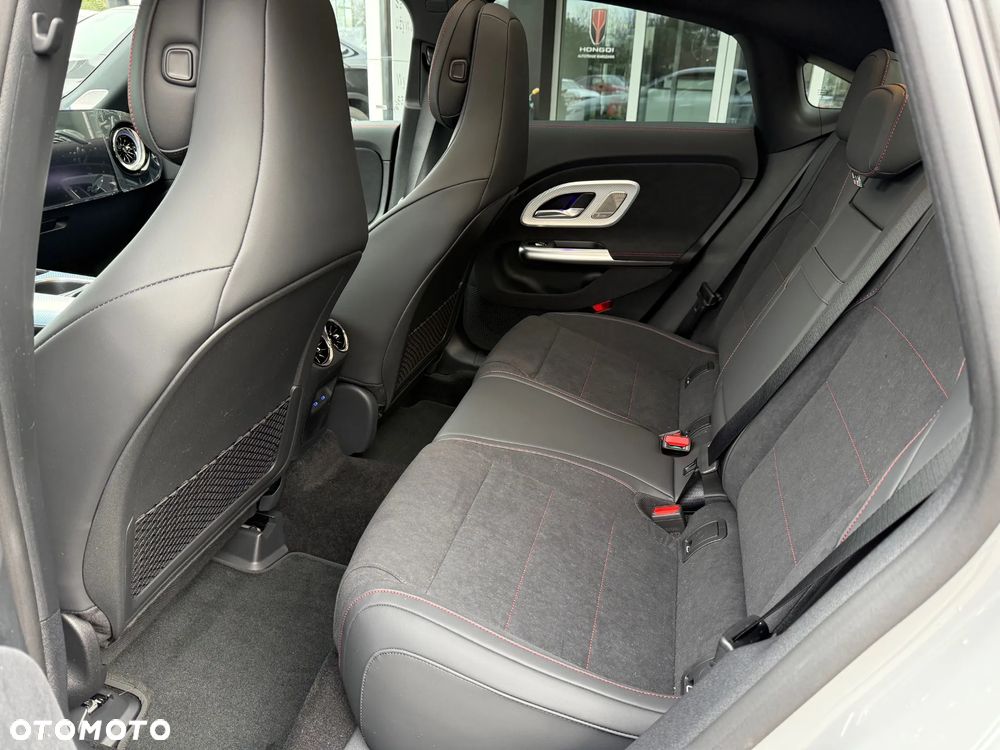 Mercedes-Benz CLA 200 - 13