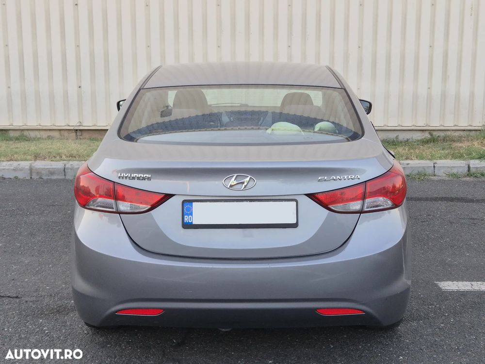 Hyundai Elantra 1.6 MPi - 5