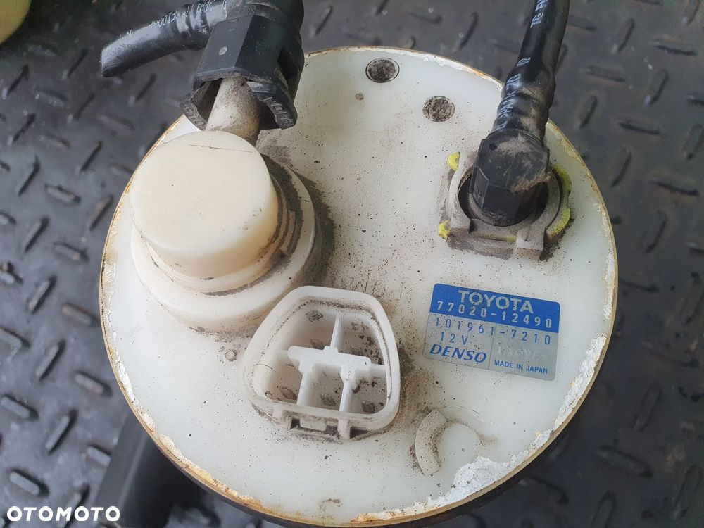 Pompa baku paliwa TOYOTA COROLLA (_E11_) 77020-12490 1.6L 2005 - 2