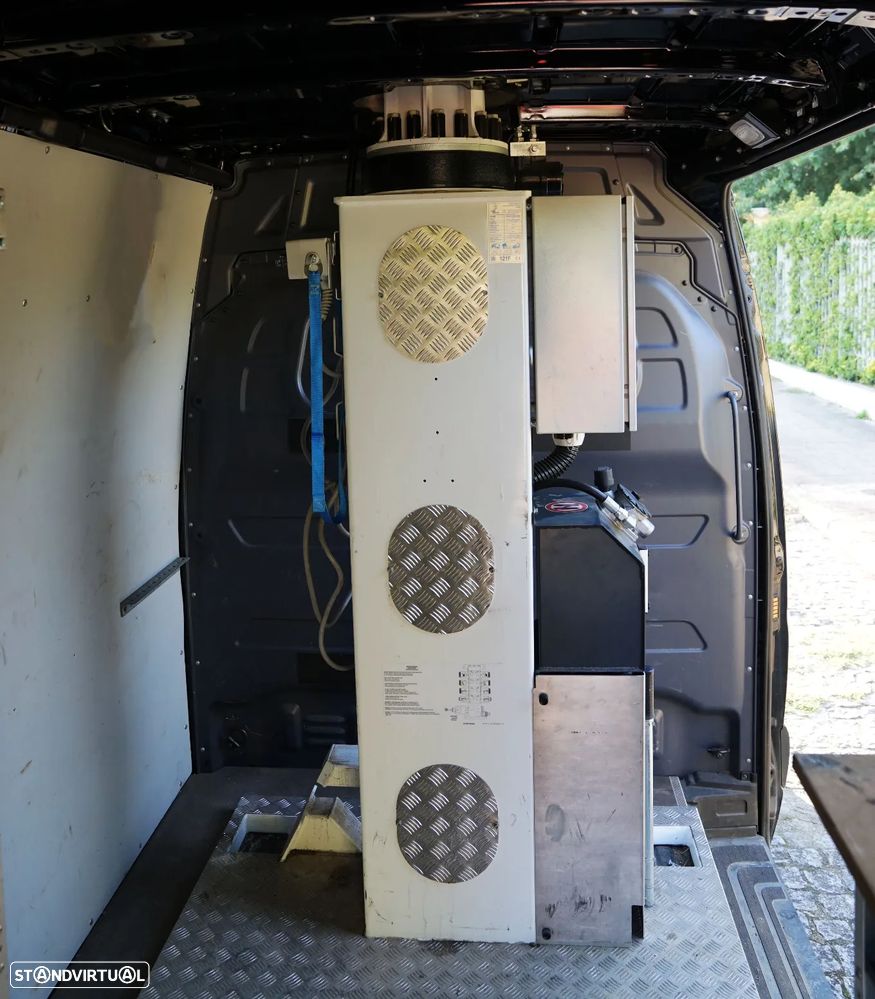 Mercedes-Benz Sprinter c/ cesto elevatório - 20