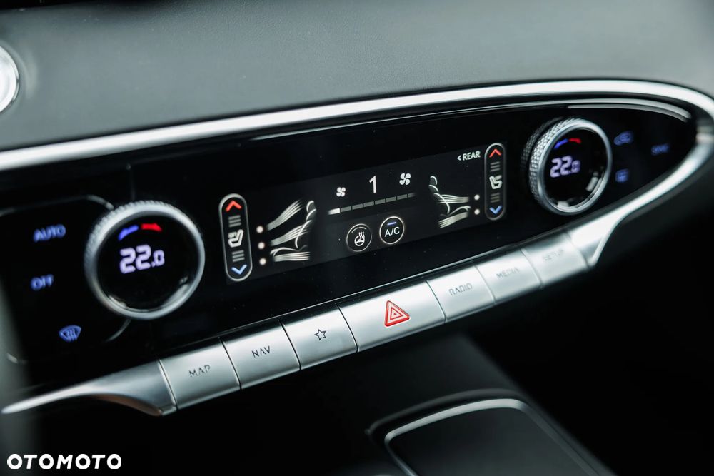 Genesis GV70 2.2 AWD AT8 Luxury Line - 26