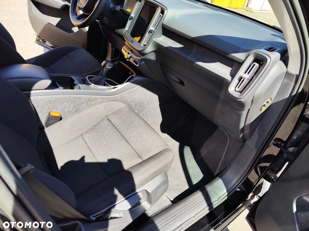 Volvo XC 40 T3 Momentum Core - 19