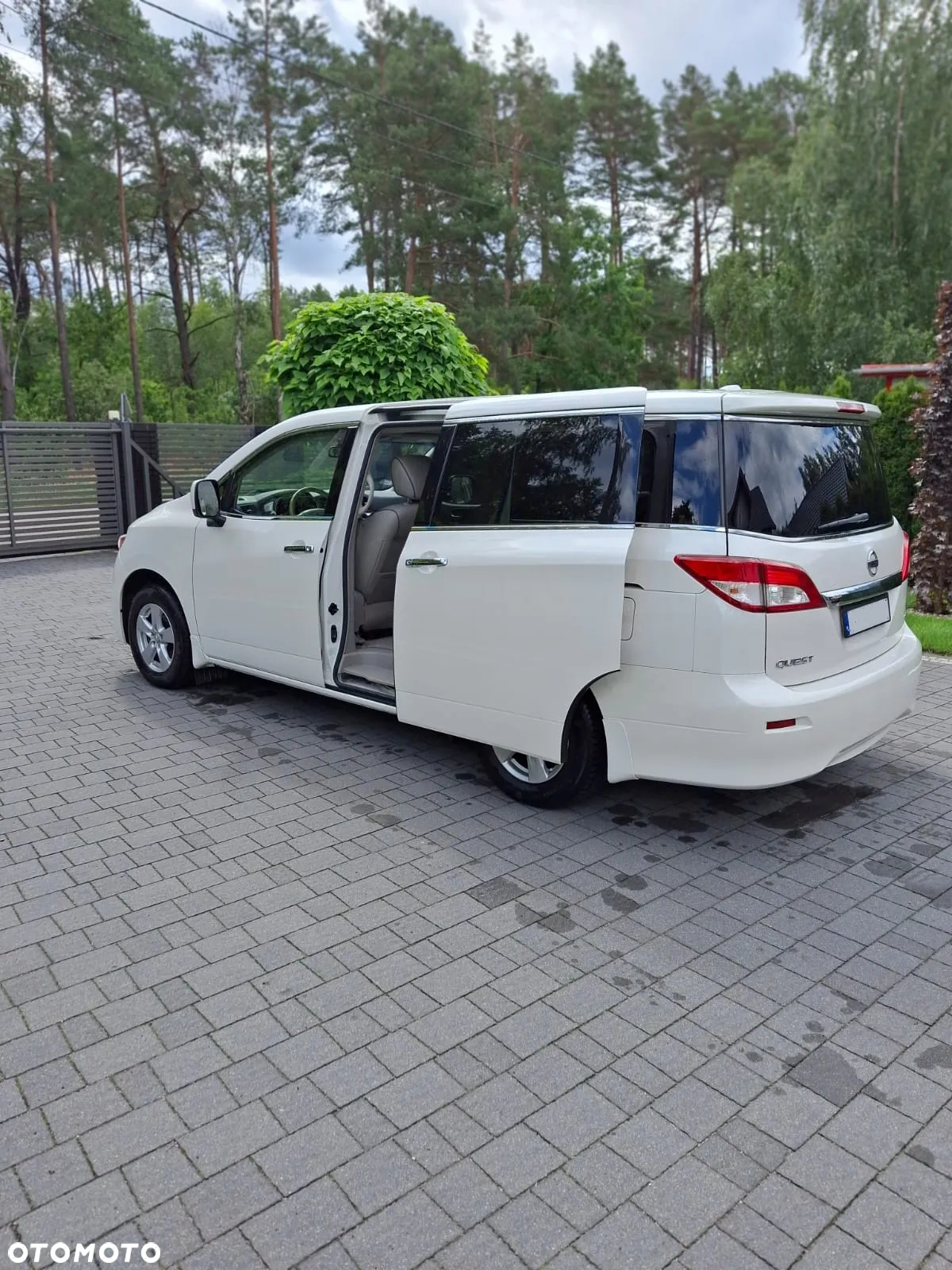 Nissan Quest - 5