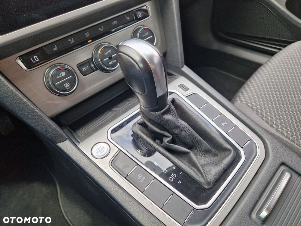 Volkswagen Passat - 14