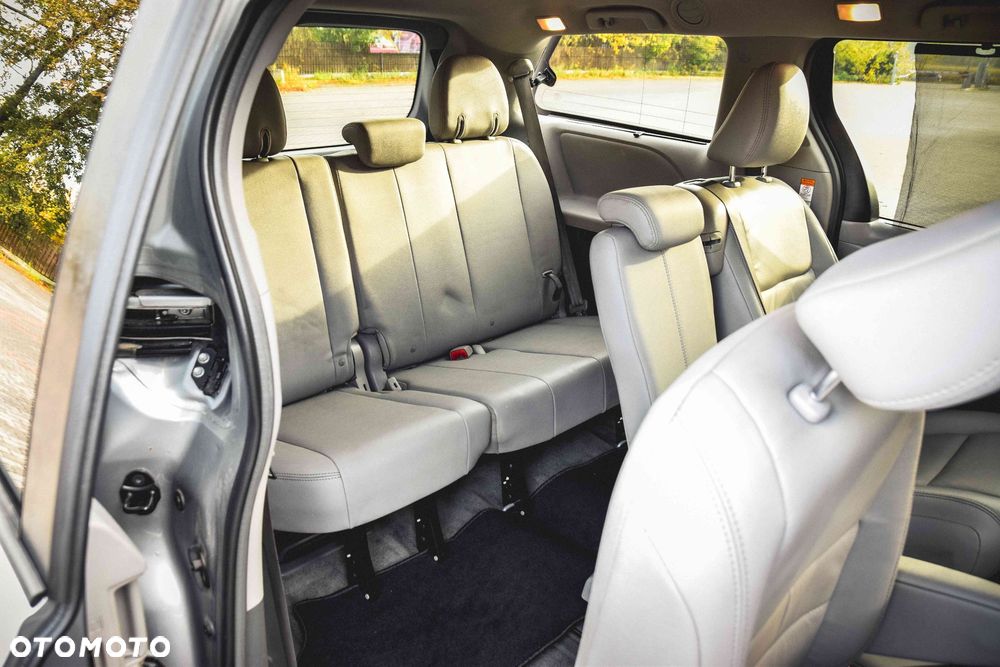 Toyota Sienna 3.5 V6 - 32