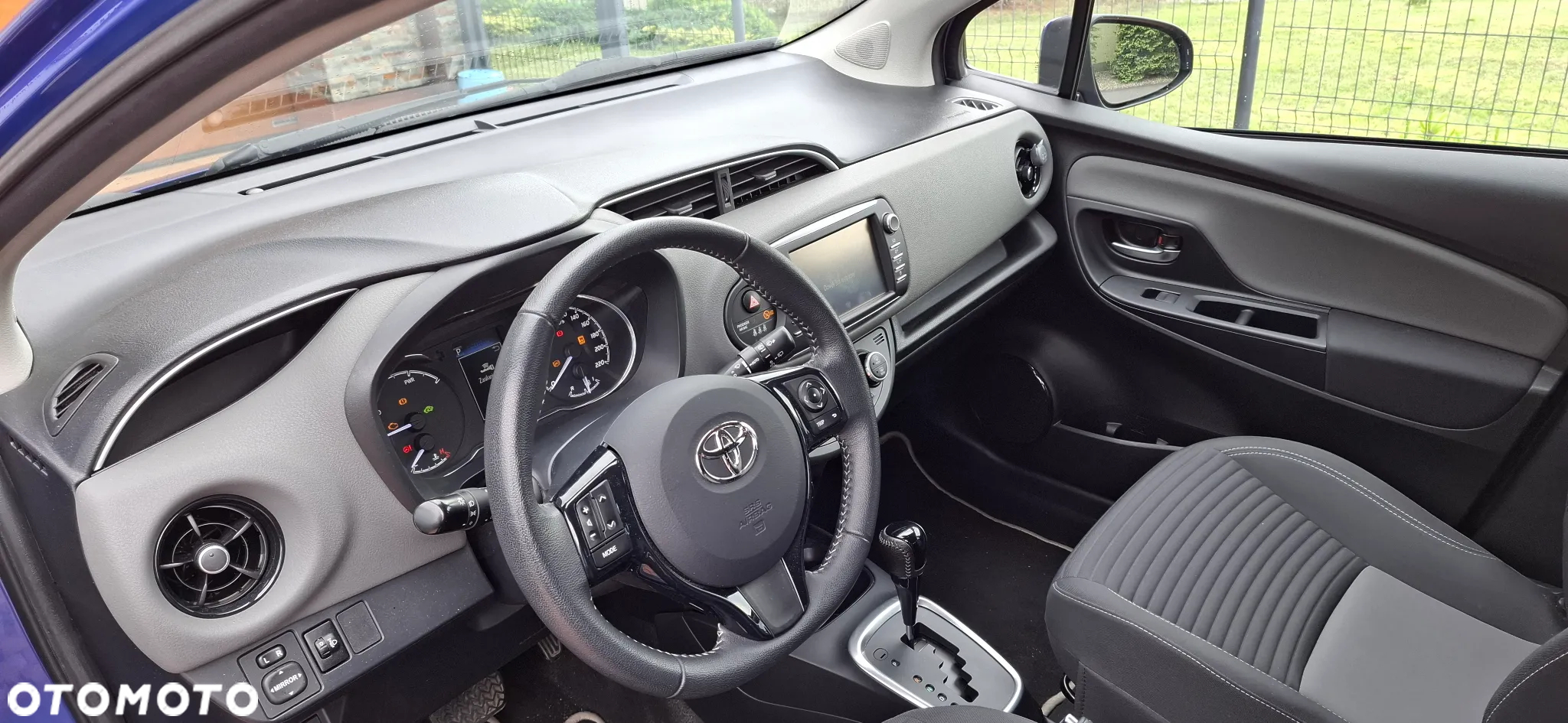 Toyota Yaris Hybrid 100 Premium EU6 - 7
