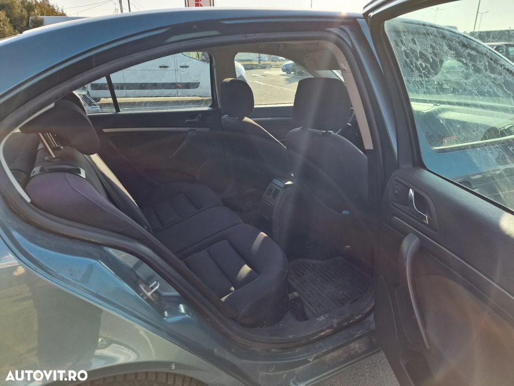 Skoda Octavia 1.6 FSI Ambiente - 7