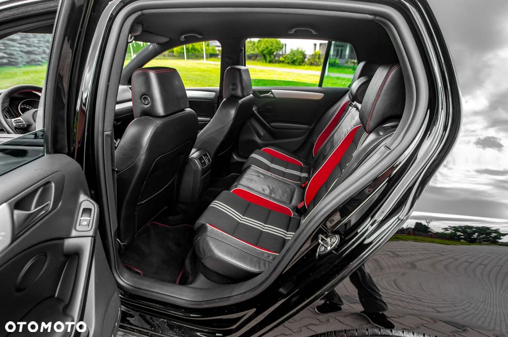 Volkswagen Golf 2.0 GTI DSG adidas - 23