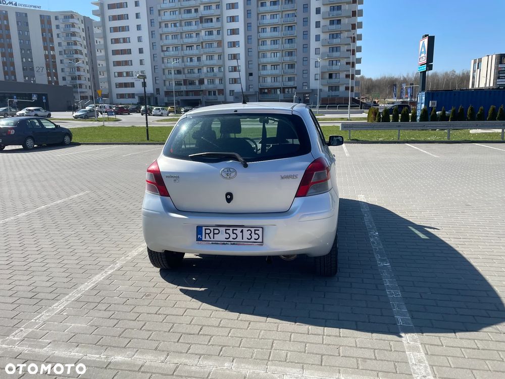 Toyota Yaris 1.33 Premium - 6