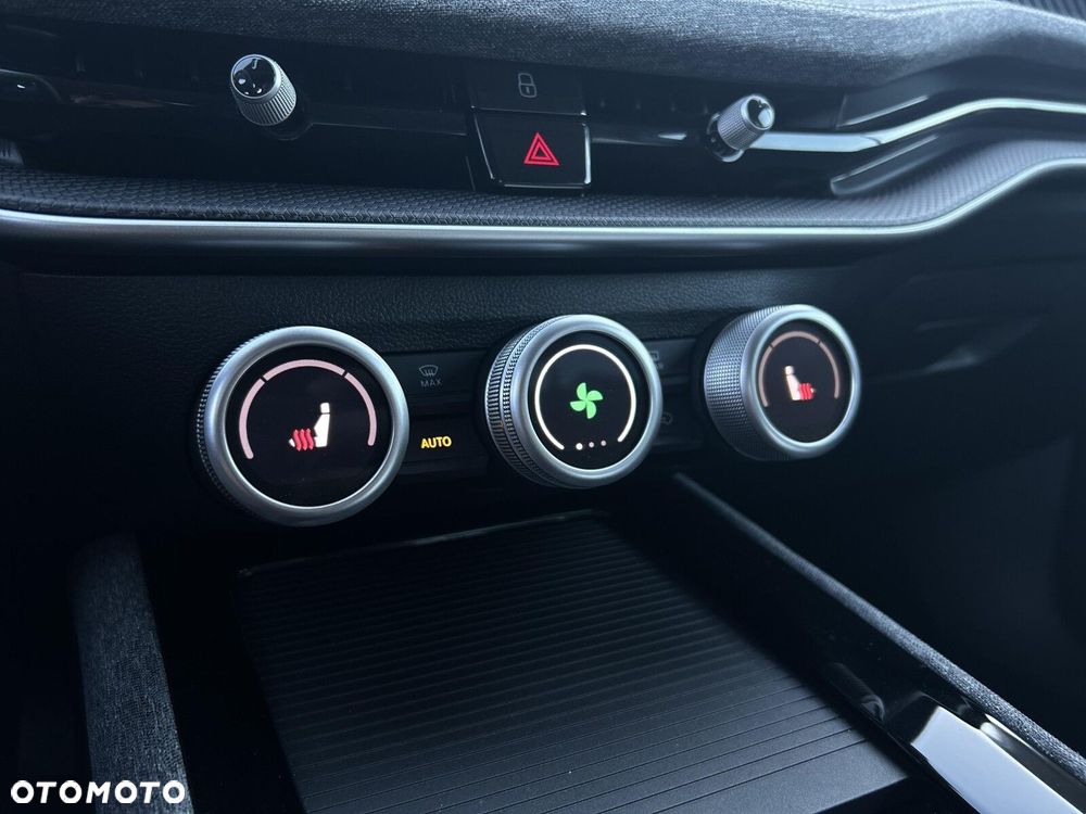 Skoda Superb 2.0 TDI SCR Selection DSG - 28