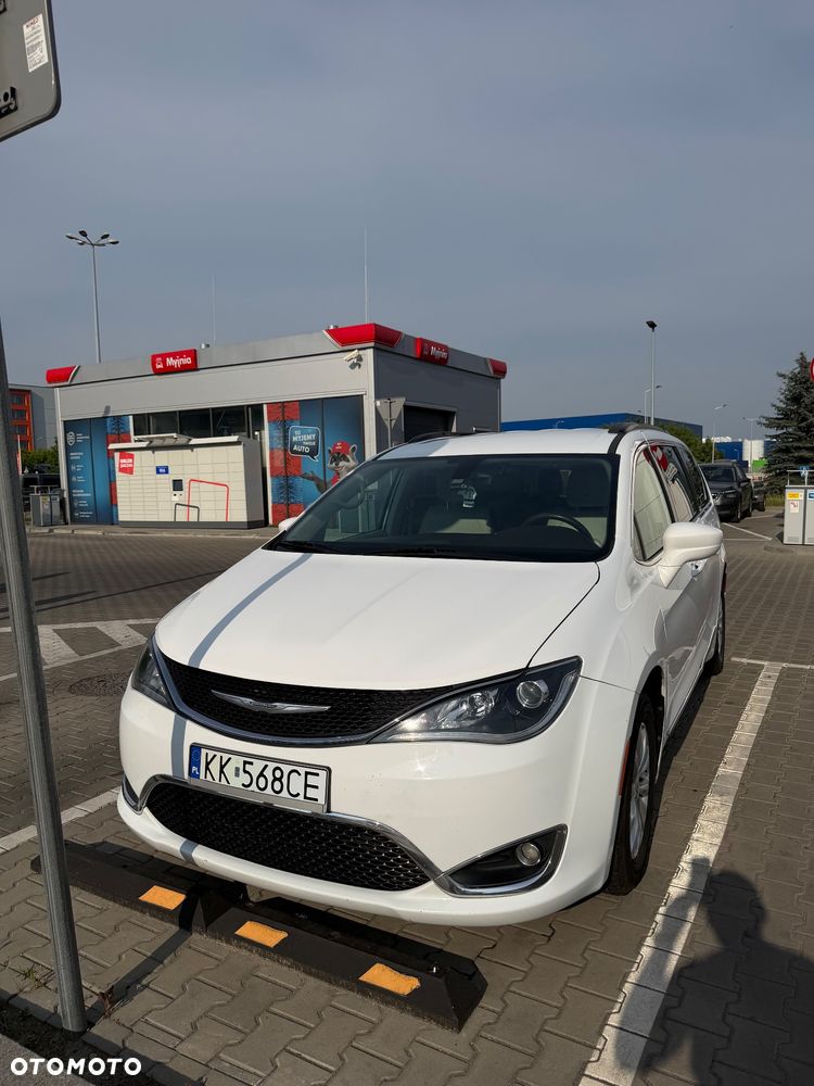 Chrysler Pacifica - 1