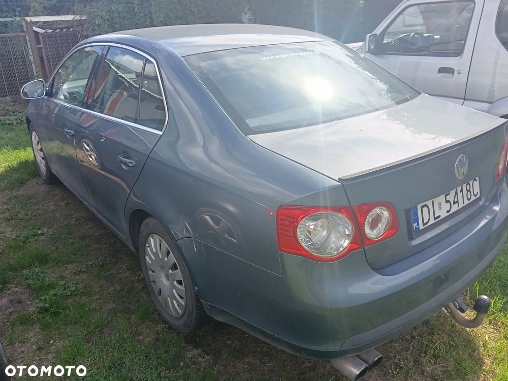Volkswagen Jetta - 4