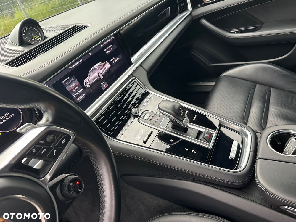 Porsche Panamera 4 E-Hybrid - 11
