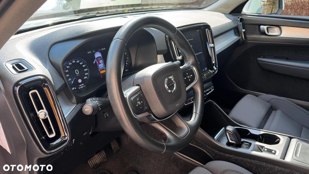 Volvo XC 40 T3 Geartronic Momentum Pro - 17