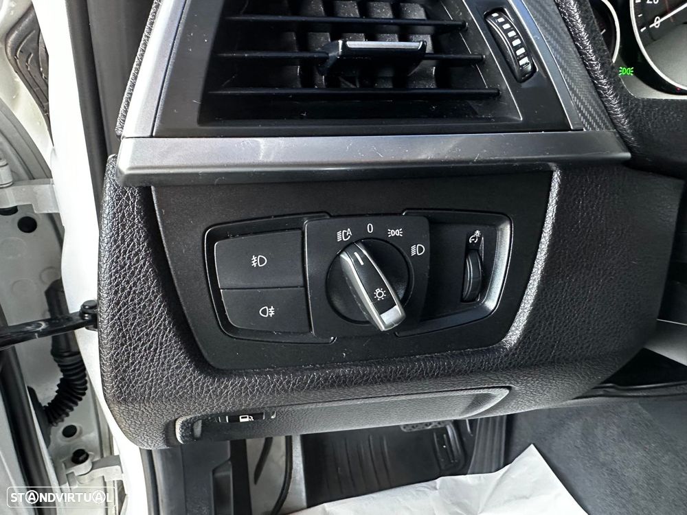 BMW 330 e iPerformance Pack M - 21