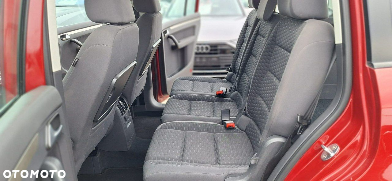 Volkswagen Touran - 18