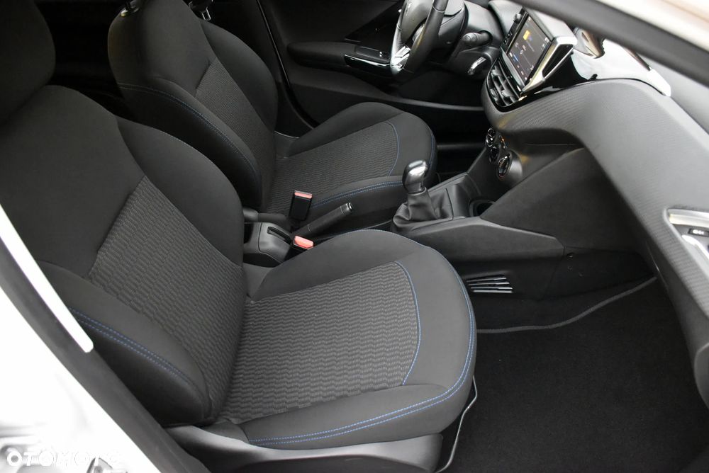 Peugeot 208 - 22