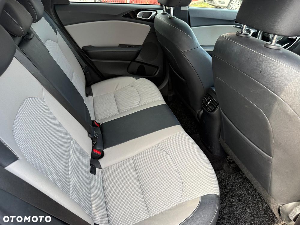 Kia Ceed - 7