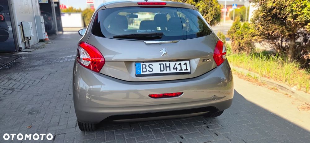 Peugeot 208 - 10
