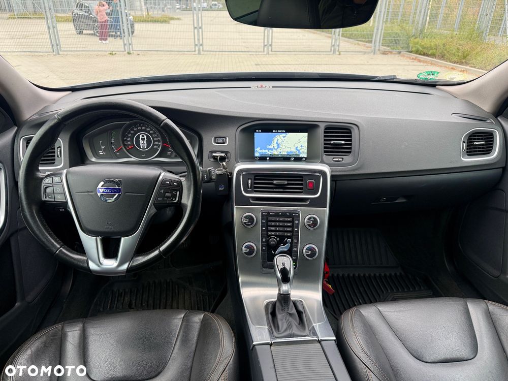 Volvo V60 Cross Country - 13