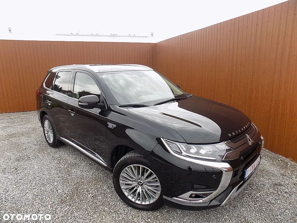 Mitsubishi Outlander 2.4 4WD Plug-In Hybrid Top - 1