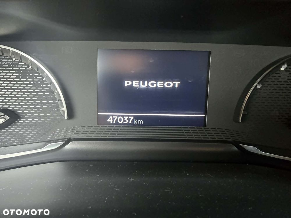 Peugeot 208 1.2 PureTech Allure S&S EAT8 - 8