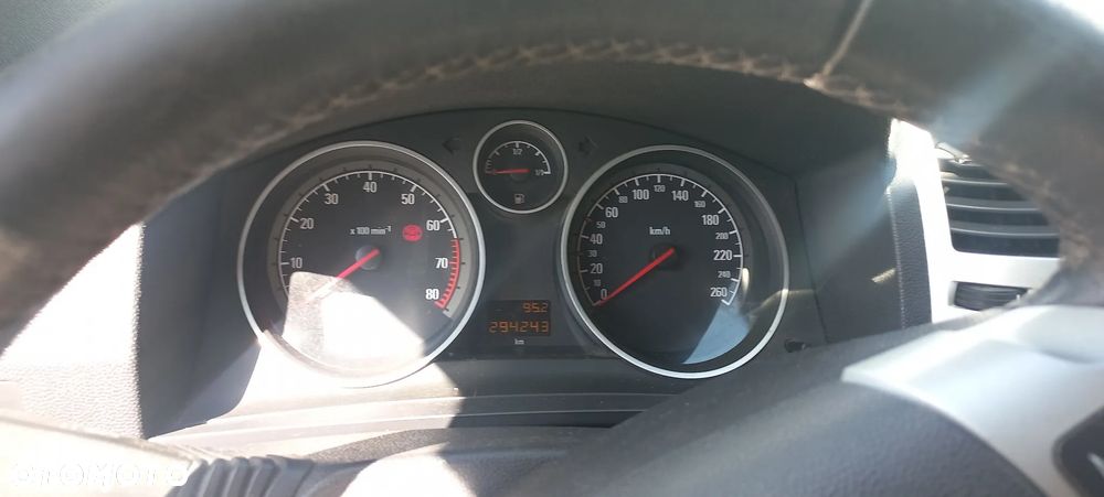 Opel Zafira 1.6 Essentia - 4