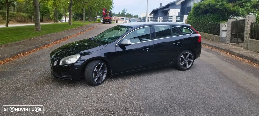 Volvo V60 2.0 D3 R-Design Momentum - 1