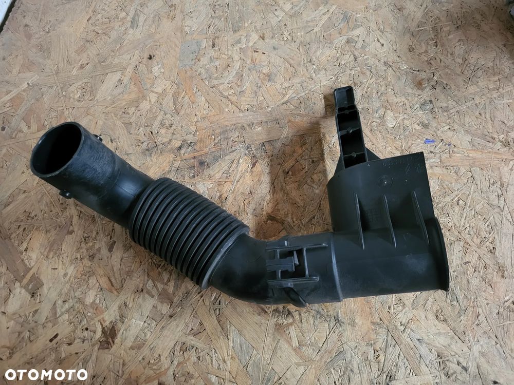 Rezonator łapacz dolot powietrza Peugeot 208 1.2 B - 2