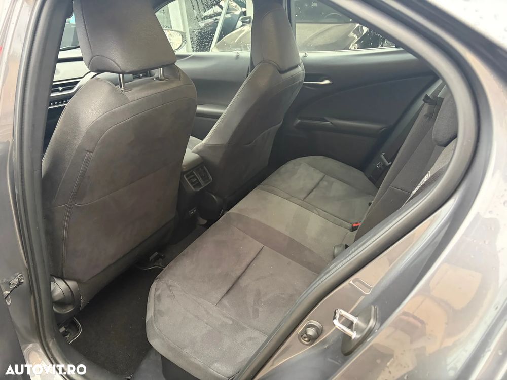 Lexus UX 250h Business Edition - 22