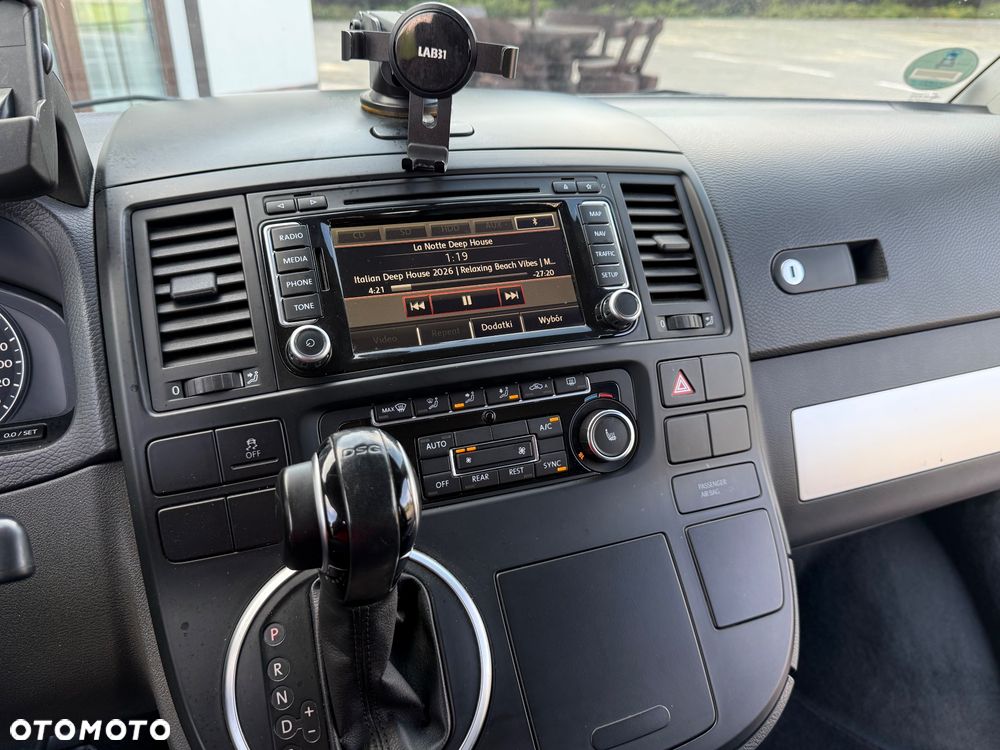 Volkswagen Multivan - 26