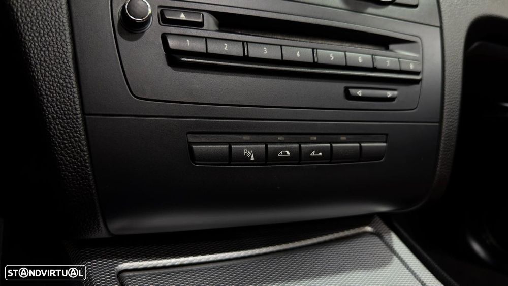 BMW 118 i Limited Edition Lifestyle c/ M Sport Pack - 29
