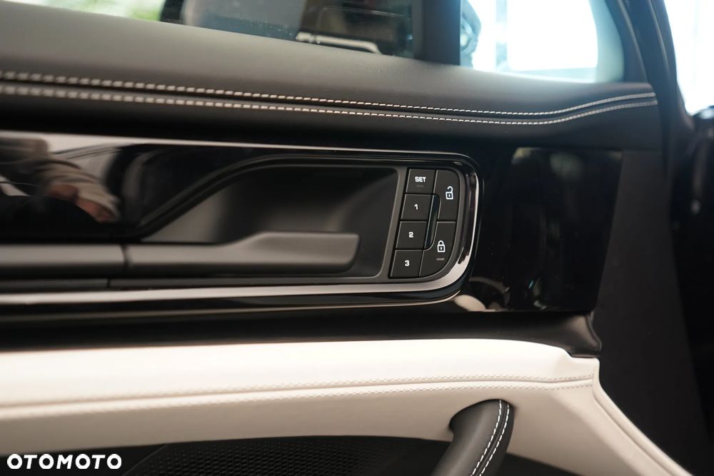 Porsche Panamera - 25