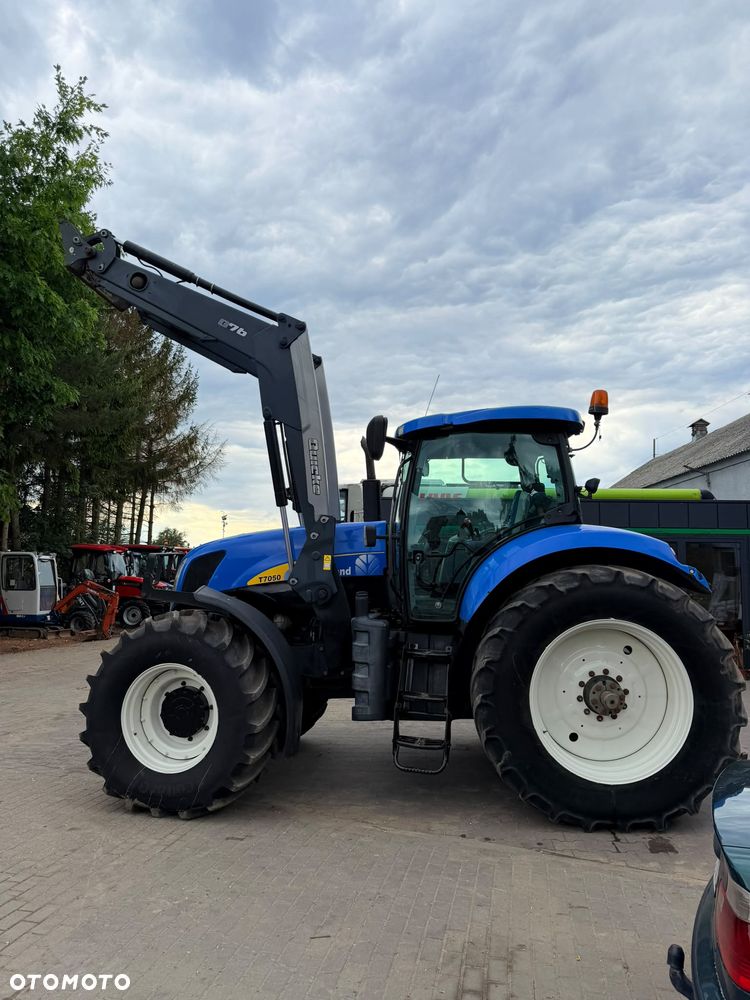 New Holland T 7050 - 7