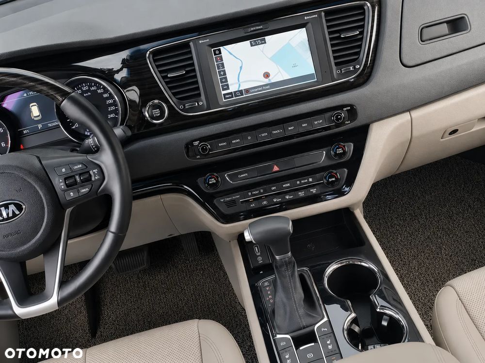 Kia Carnival - 17