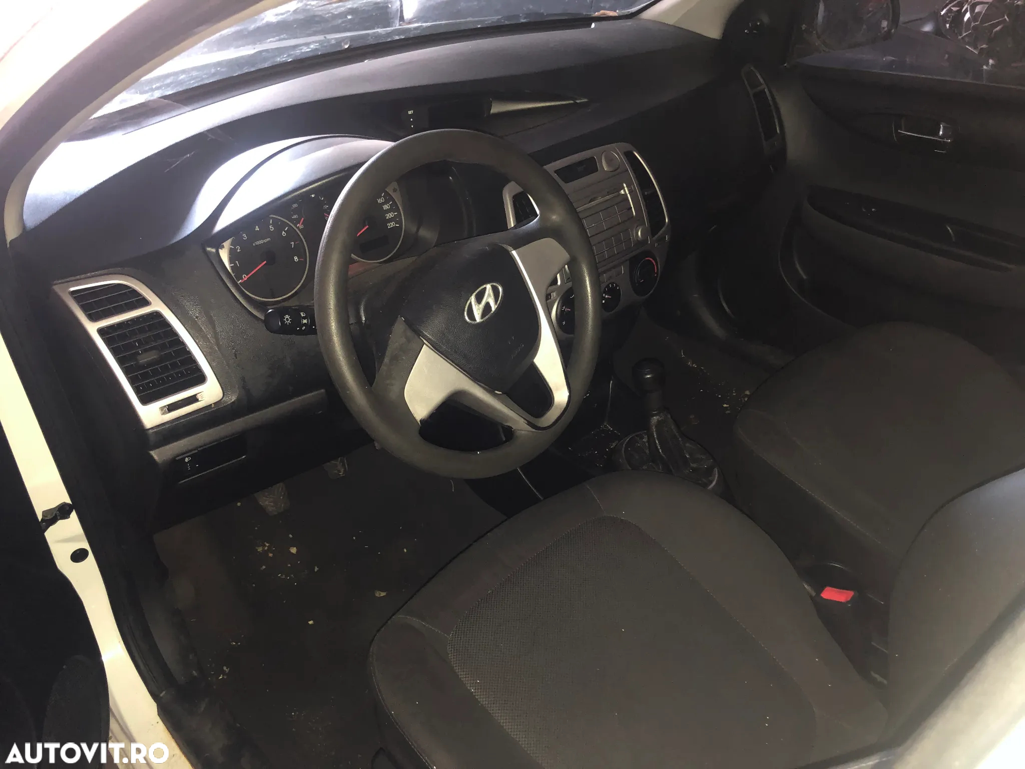 Dezmembrez Hyundai I20 alb 2010 - 5