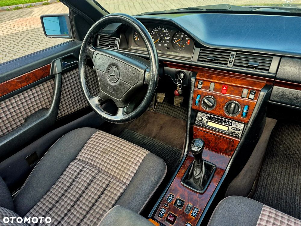 Mercedes-Benz W124 (1984-1993) - 12